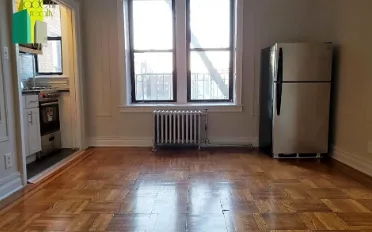 Room for rent in Astoria