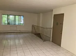 1st floor for rent in Jamaica