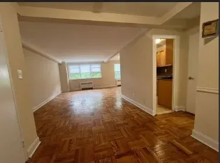 Semi basement for rent in Jamaica