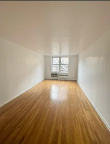 Semi basement for rent in Jamaica