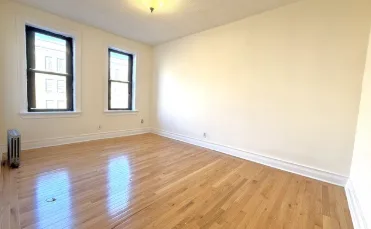 Room for rent in Jackson Heights