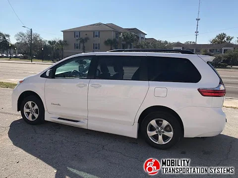 2018 Toyota Sienna (WAV) For Rent $450