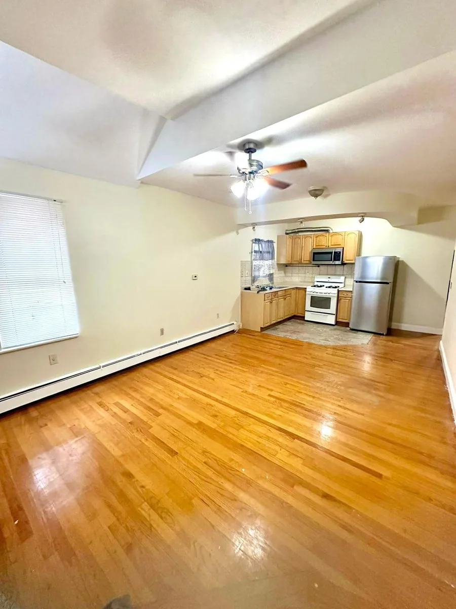 Newly renovated apartment to in a private house.