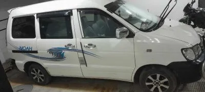 Toyota noah 2004