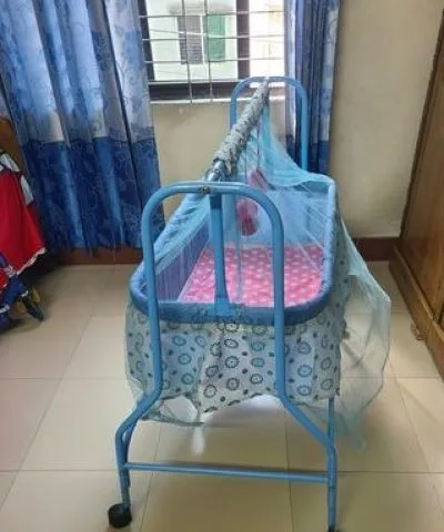 শিশু দোলনা