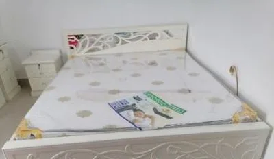 আকর্ষনীয় কিং সাইজ বেড