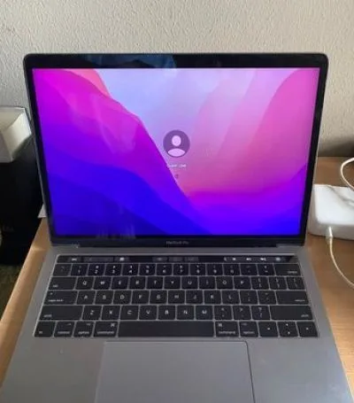 Macbook pro 13 inch ,2017