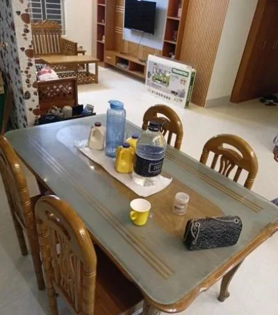 Dining table and chair set fot for sale