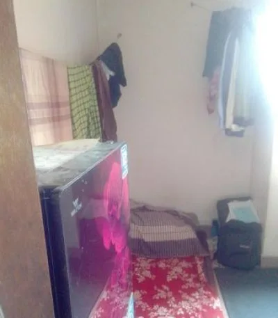 এক রুম ভাড়া হবে