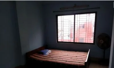 এক রুম ভাড়া হবে।