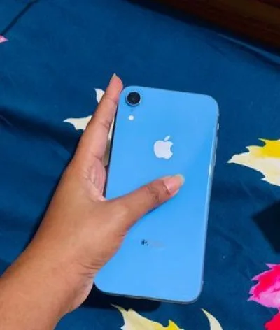Apple iphone xr . (used)