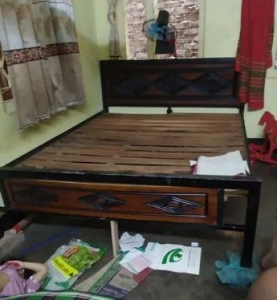 একটি লোহার খাট
