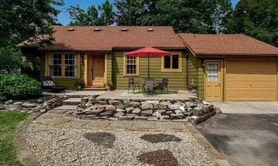 4 beds  2 baths For Rent
