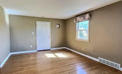 1 beds 1 bath House for Rent