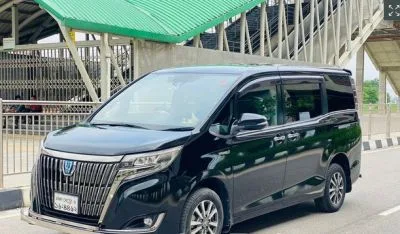 Toyota Esquire Black Tailored 2019