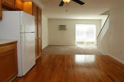 2 beds  2 baths 1100 sqft house for rent