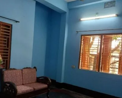 বড় একটি রুম ভাড়া হবে