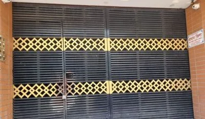 দরজা জালানা গেট নতুন তৈরী করা হয়