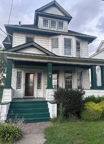 4 beds 3 baths 2,050 sqft - House for rent