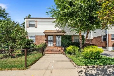 2 Beds 2 Baths 896 Sq Ft House for sale