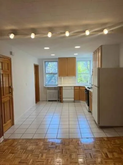 2 beds 1 bath house for rent