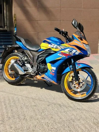 Suzuki gixxer sf double disc motorcycle