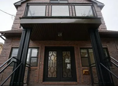 7 beds 5 baths 3,400 sqft House for Rent