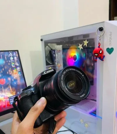 Canon 1300D for sale