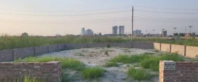 8 Katha Plot > Block : P Face South 4900 S/l in Bashundhara R/a