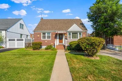 Single Family House for Sale