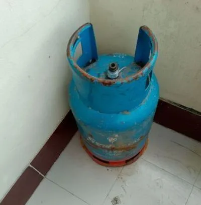 ফ্রেশ গ্যাস সিলিন্ডাৱ