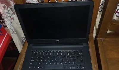 Dell Laptop i3 4gn 2gb graphics in bild