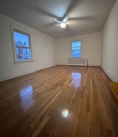 3 beds 1 baths 990 sqft Apartment for Rent