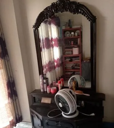 কাঠের ড্রেসিং টেবিল