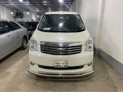 Toyota x Noah (x smart) Model-2012