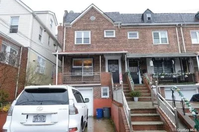 3 Beds 3 Baths 1,782 sq ft .05 ac