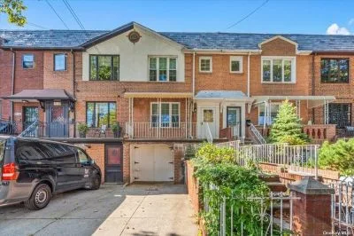 3 Beds 2 Baths .04 ac Apartment for sale