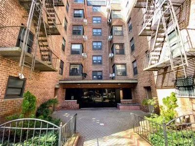 2 Beds 1 Bath 980 sq ft Apartment for Sale