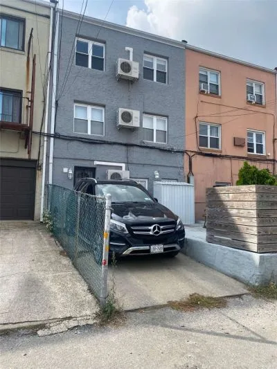 5 Beds 3 Baths .05 ac Apartment for Sale