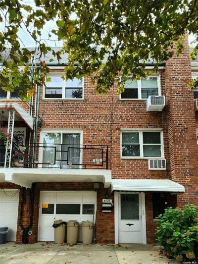 4 Beds 3 Baths 2,761 sq ft .05 ac For Sale