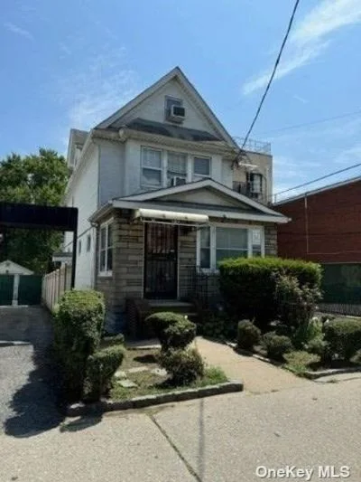 3 Beds 2 Baths .1 ac House for Sale