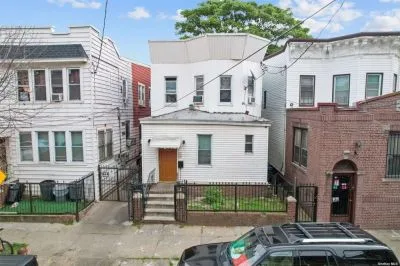 6 Beds 5 Baths .06 ac House for Sale