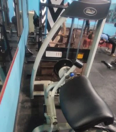 Machine Peacher Curl