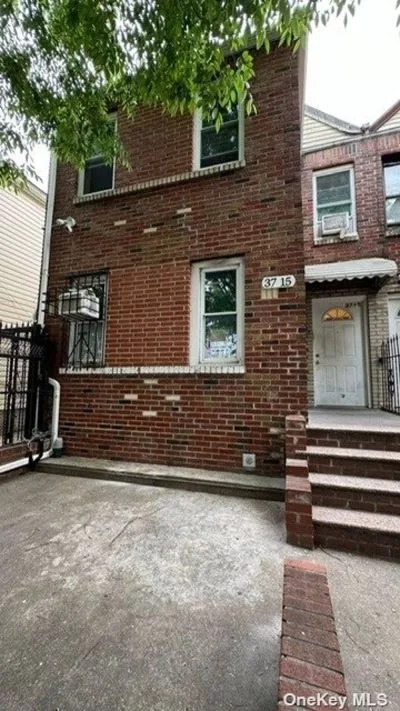 7 Beds 3 Baths .05 ac House for Sale