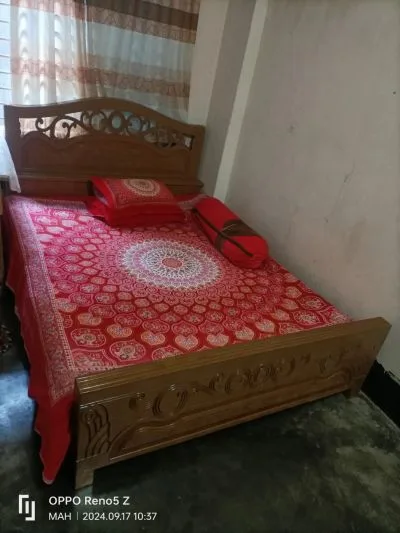 ১টা খাট এবং ১টা ড্রেসিং টেবিল বিক্রয়