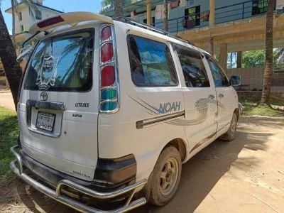 Toyota Noah 2003 Car