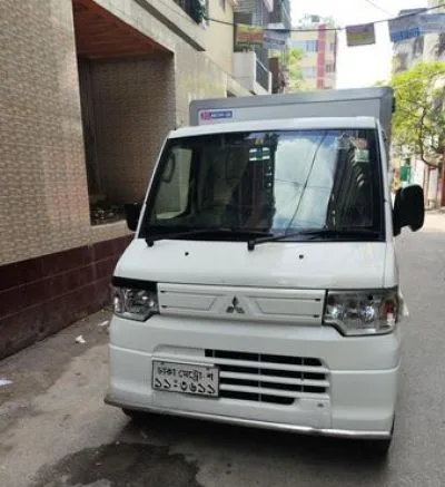 Mitsubishi Freezing Van