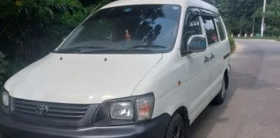 Toyota Noah 2003