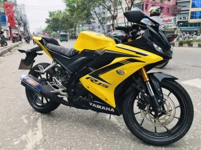 R15 v3 bumble 2019