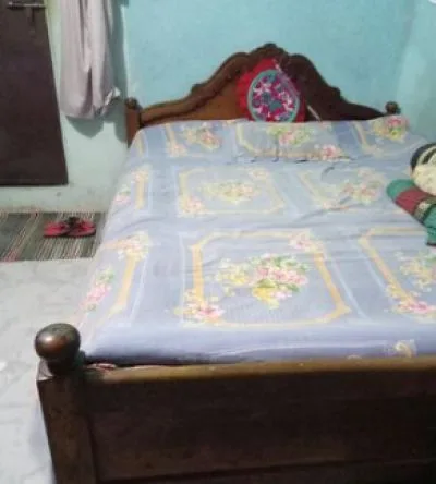 একটি পালং বিক্রি হবে